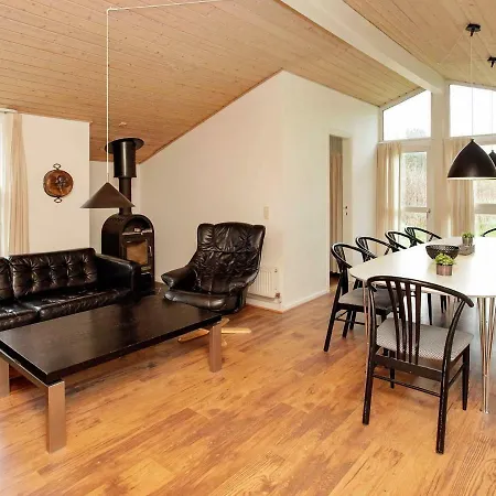 Five-bedroom Holiday In Lokken 4